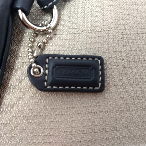 COACH BLACK LEATHER WRISTLET - Picture 3 of 4